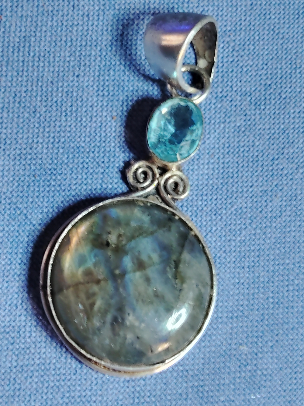 A STUNNING PAIR, LABRADORITE & LONDON BLUE TOPAZ PENDT. STERLING.18 STERLING CH.